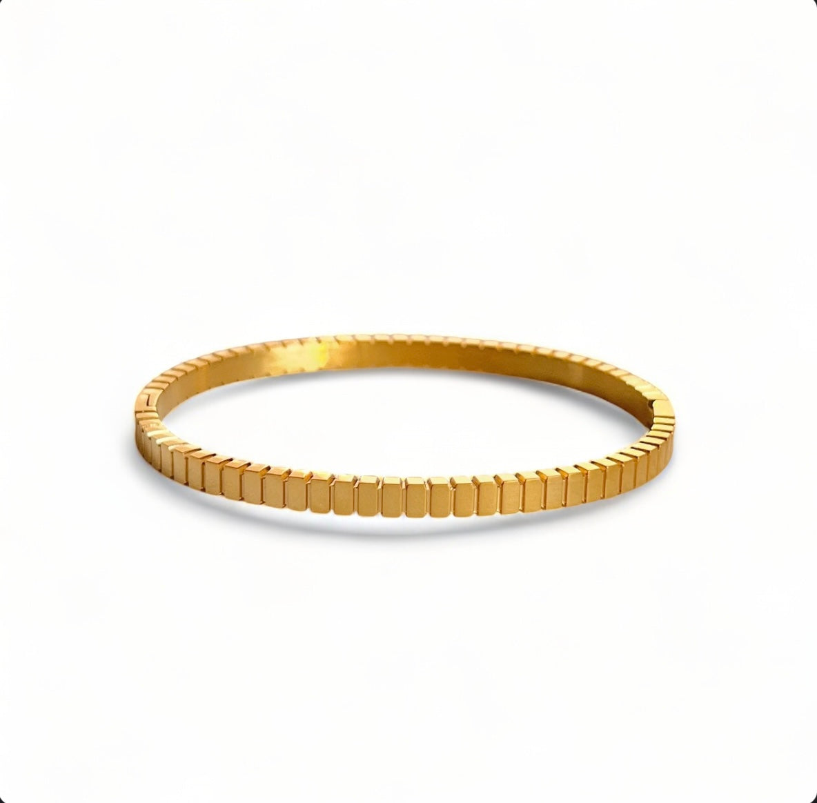 The Sleek Line Bangle | 18K Gold