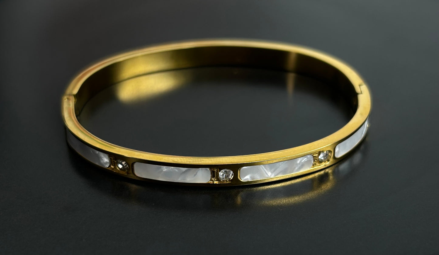 Ethereal Glow Bangle | 18K Gold