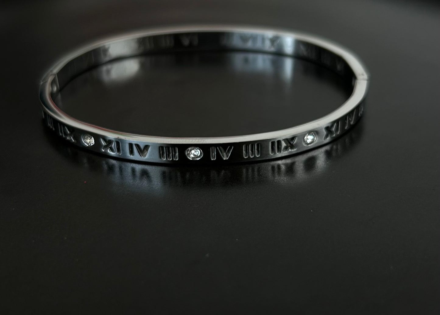 Roman Glow Bangle | Silver