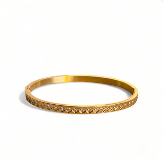 The Diamond Ridge Bangle | 18k Gold