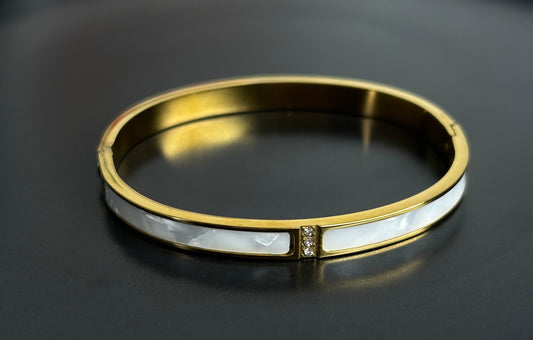 Ivory Luxe Bangle | 18k Gold