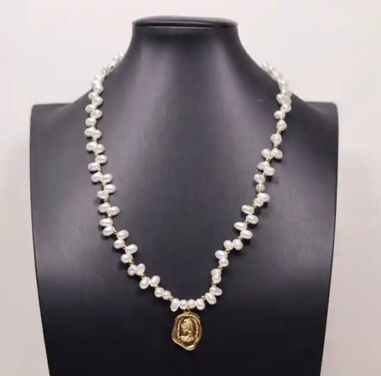 Regal Pearl Pendant | Necklace